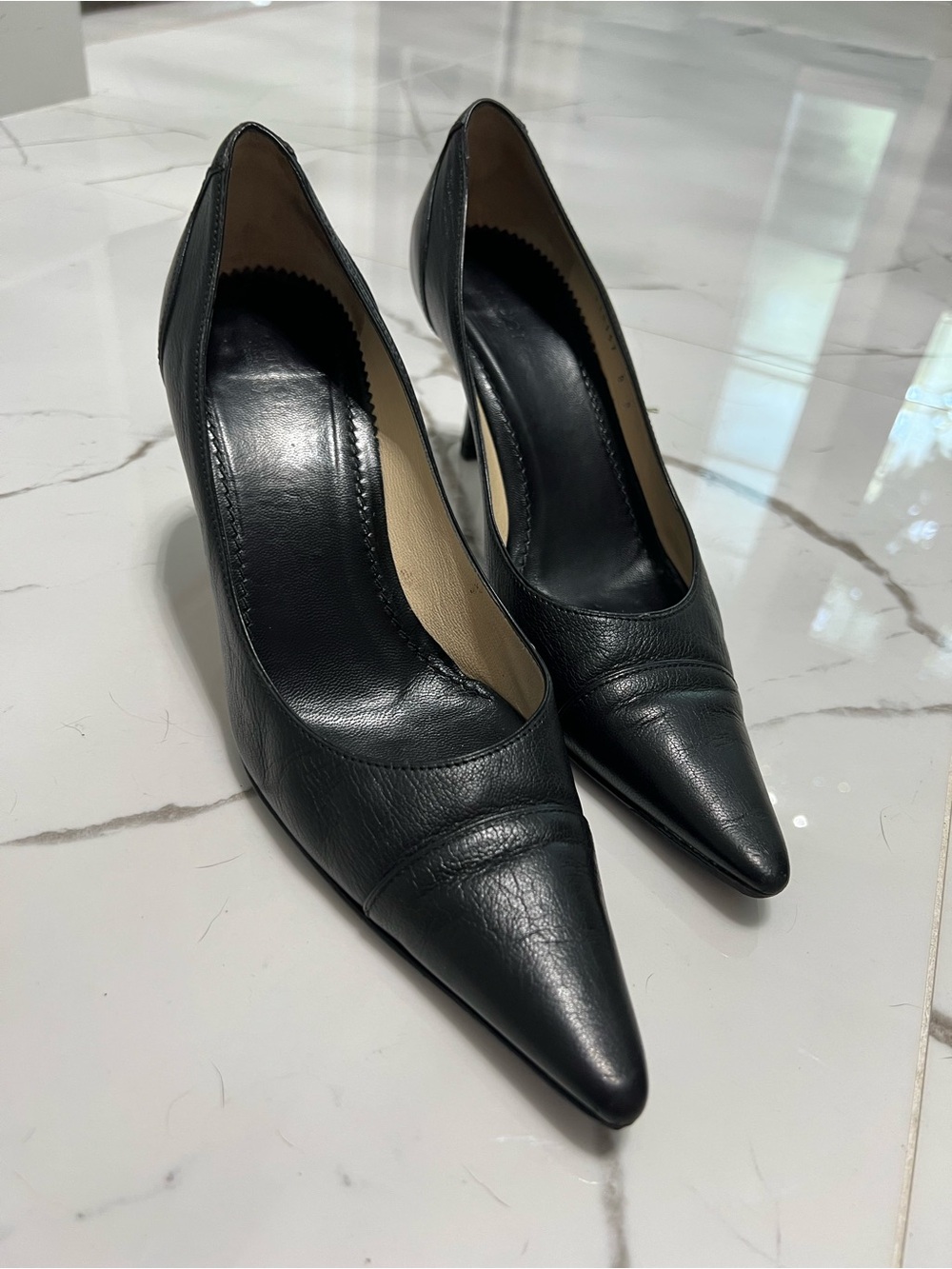 Vintage Gucci Black Leather Pointed Toe Pumps Heels – Made in Italy – Size 8B - Picture 10 of 11